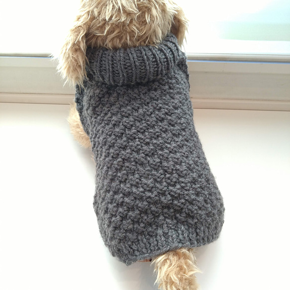 犬服 ハンドメイド セーター 手編み チャコールグレー H 4枚目の画像