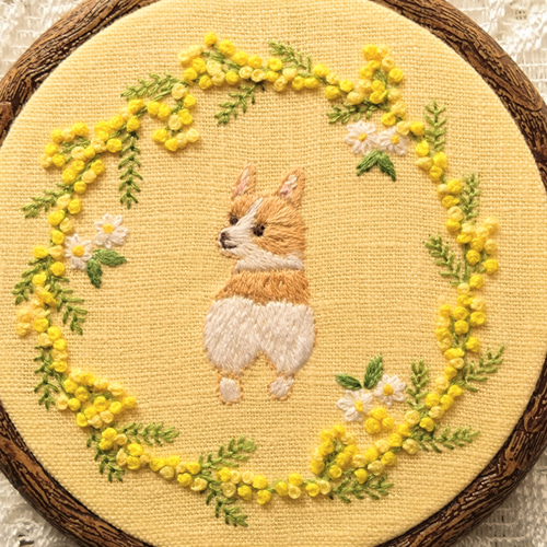 モコママ　刺繍　フレーム コーギーとミモザの刺繍フレーム フォトフレーム・写真立て YUKI 通販