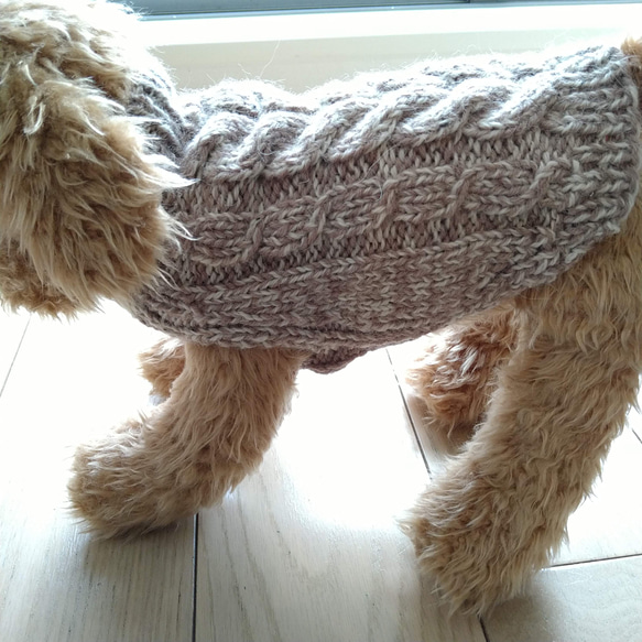 犬服 ハンドメイド セーター 手編み グレージュ＆アイボリー ミックス 模様編み I 6枚目の画像