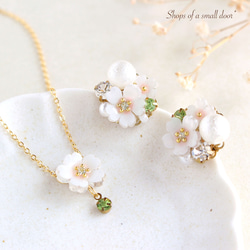 【2点セット】桜*コットンパールビジューピアス/イヤリング＆一粒ネックレスセット　春　花　母の日 ギフト お出かけ 1枚目の画像