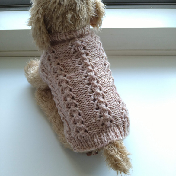 犬服 ハンドメイド セーター 手編み ピンクベージュ 編み込み L 5枚目の画像