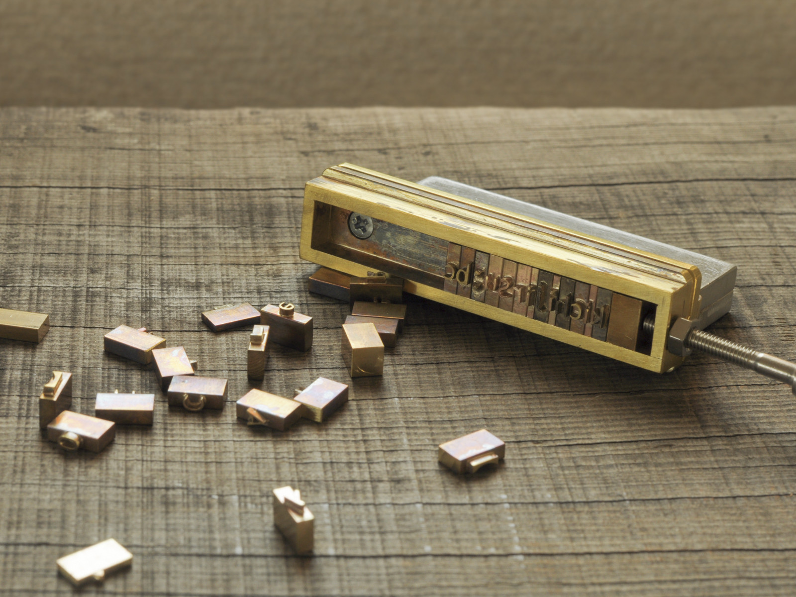 イタリアンレザーのシンプルな名刺入れ　Patan-card マチつき #エレファントグレー　入学祝い、就職祝いにも