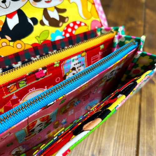 どこで買ったの？と聞かれちゃうレトロカラフルなやりくり長財布 長