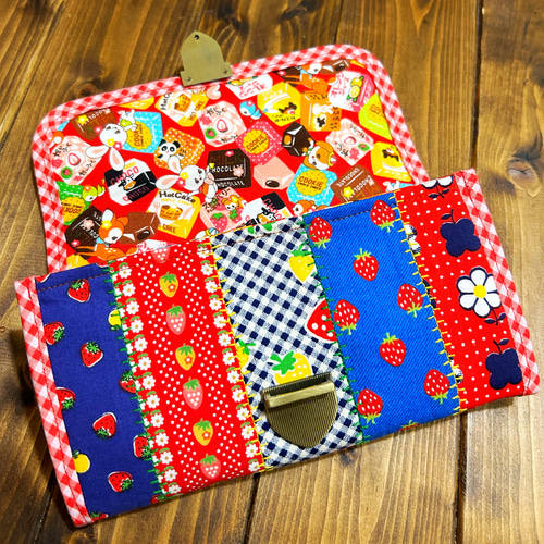 どこで買ったの？と聞かれちゃうレトロカラフルなやりくり長財布 長