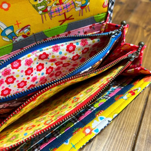 はなはなはち　長財布　やりくり財布　ハンドメイド　レア廃盤生地 どこで買ったの？と聞かれちゃうレトロカラフルなやりくり長財布 長