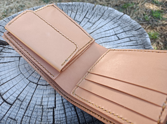 本革 二つ折り財布 ウォレットロープ用ハトメ穴付き ヌメ革 Bi-fold wallet 8枚目の画像