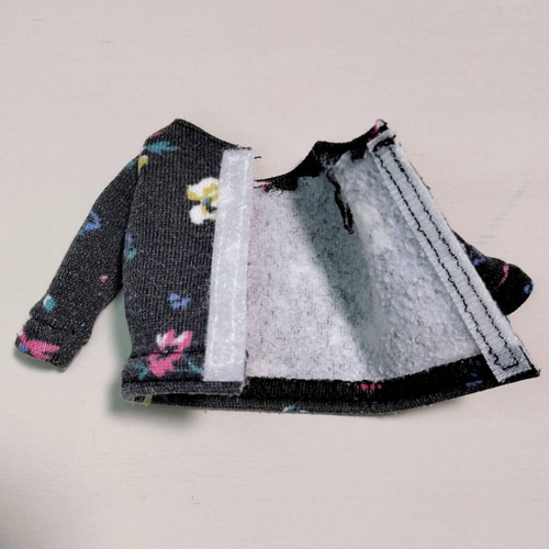 ニット トップス トレーナー 黒 ブラック 花柄 服 冬服 リカちゃん