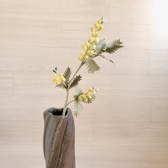 1輪挿しのミモザ 一枝 正絹草木染 クチナシ 産地直送の布の花屋さん
