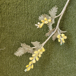 1輪挿しのミモザ　一枝　正絹草木染　クチナシ　産地直送の布の花屋さん 9枚目の画像