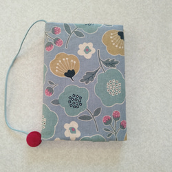 布のブックカバー（イチゴと花） 2枚目の画像