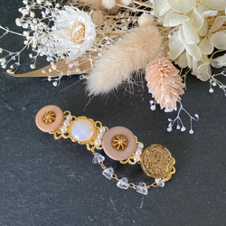 ボタン バレッタ ヘアアクセサリー ハンドメイド  花柄 ゴールド ガラス チェーン 3枚目の画像