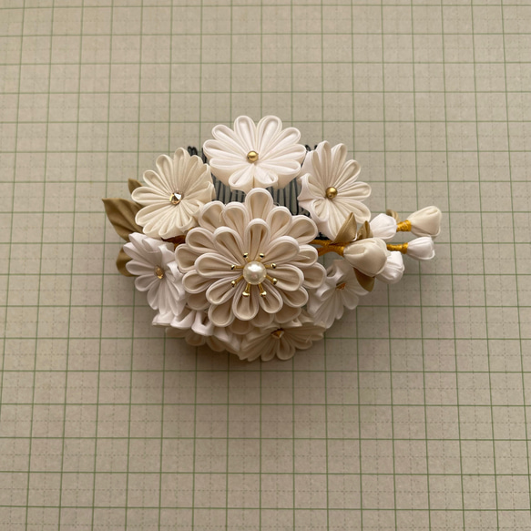つまみ細工髪飾り　菊　白×アイボリー　 3枚目の画像