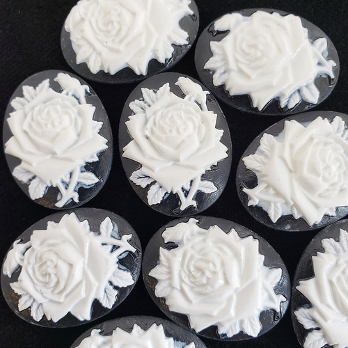 437♡クッション　チャーム　アンティーク　薔薇　材料　パーツ　珈琲染め　NEW チャーム ローズ 1カン レッド/G – 貴和製作所オンラインストア