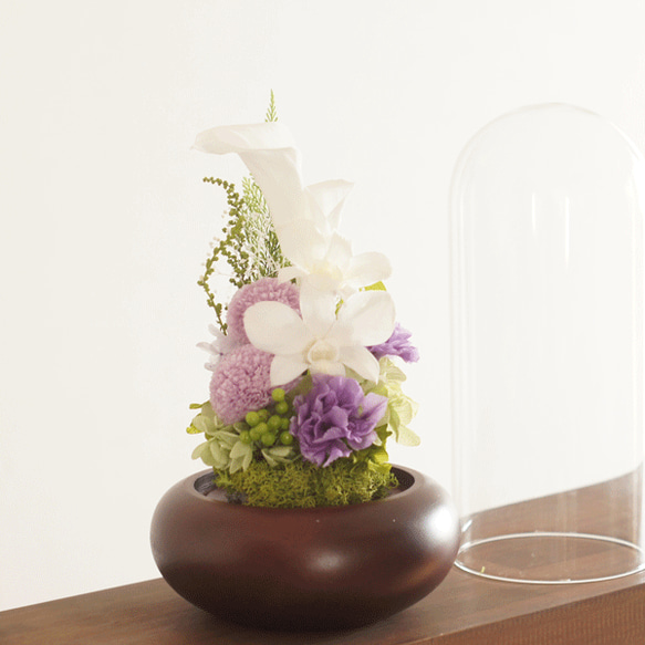 【仏花】木製ガラスドーム入り仏花　大（白紫）デンファレ白　全てプリザーブドフラワーを使用しています。 2枚目の画像