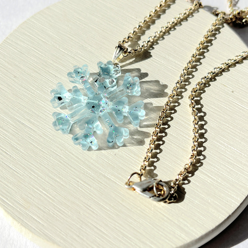 【1678】レジン　雪の結晶　ネックレス　ペンダント　ハンドメイド 雪の結晶ネックレス #レジン #レジンアクセサリー #ハンドメイド