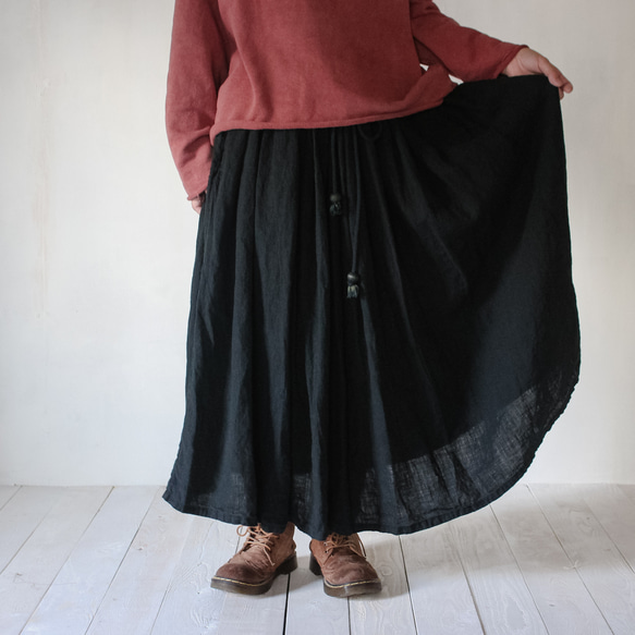 Amiri / linen gather skirt / 憲法黒色　草木染めリネンスカート 1枚目の画像