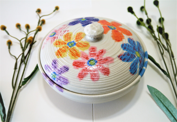 〈一点もの〉合子（蓋物）・花文様 1枚目の画像
