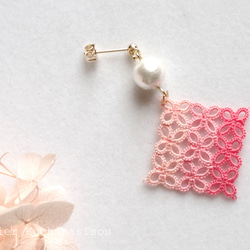 方形圖案梭織蕾絲棉質珍珠耳環&lt;櫻花&gt; 第3張的照片