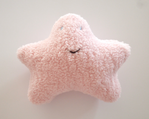 中くらいのお星さまのぬいぐるみ(薄ピンク) ぬいぐるみ saupoudrer