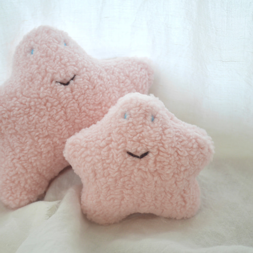 中くらいのお星さまのぬいぐるみ(薄ピンク) ぬいぐるみ saupoudrer