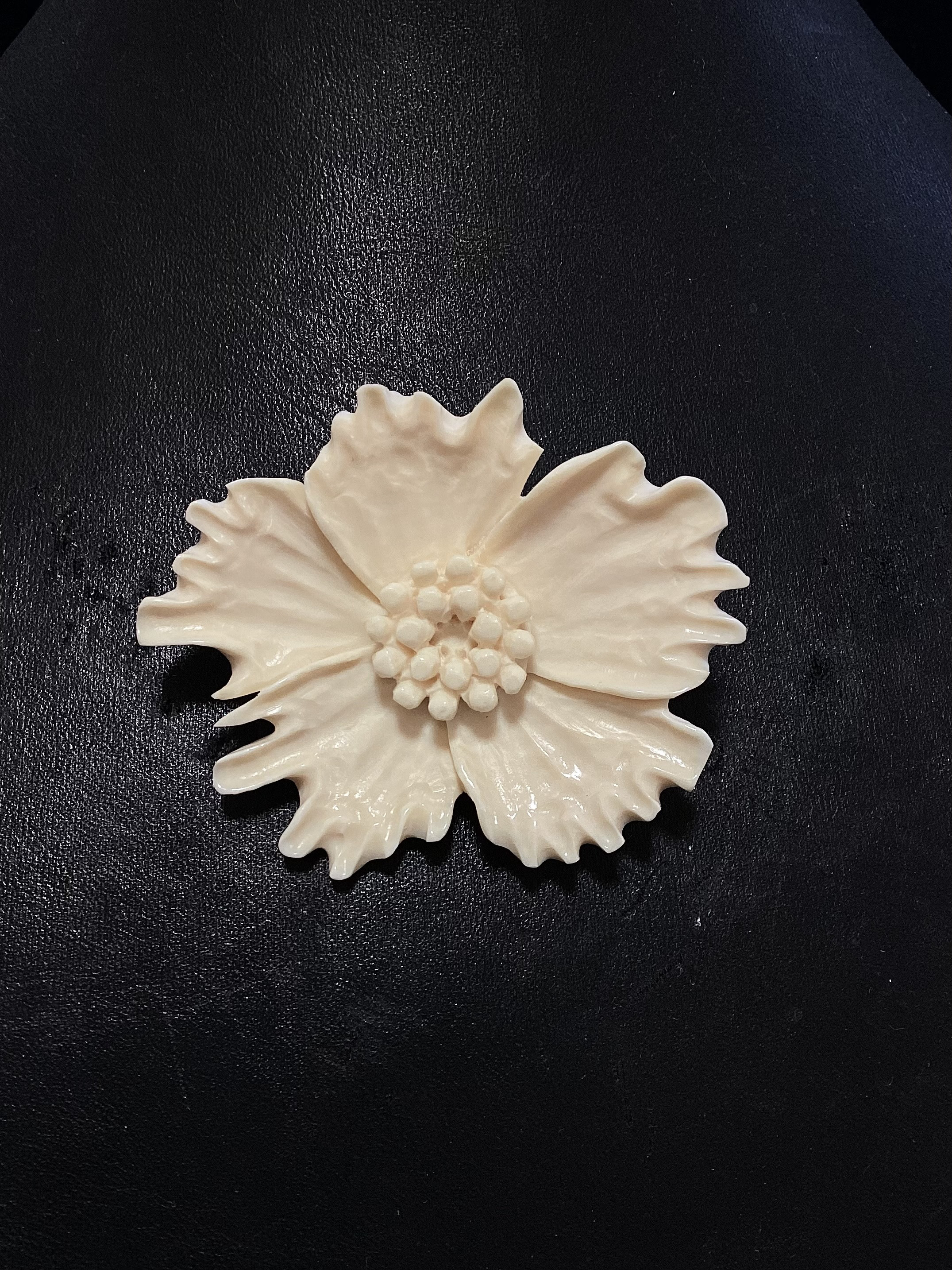 ☆本象牙ブローチ　※AK-13