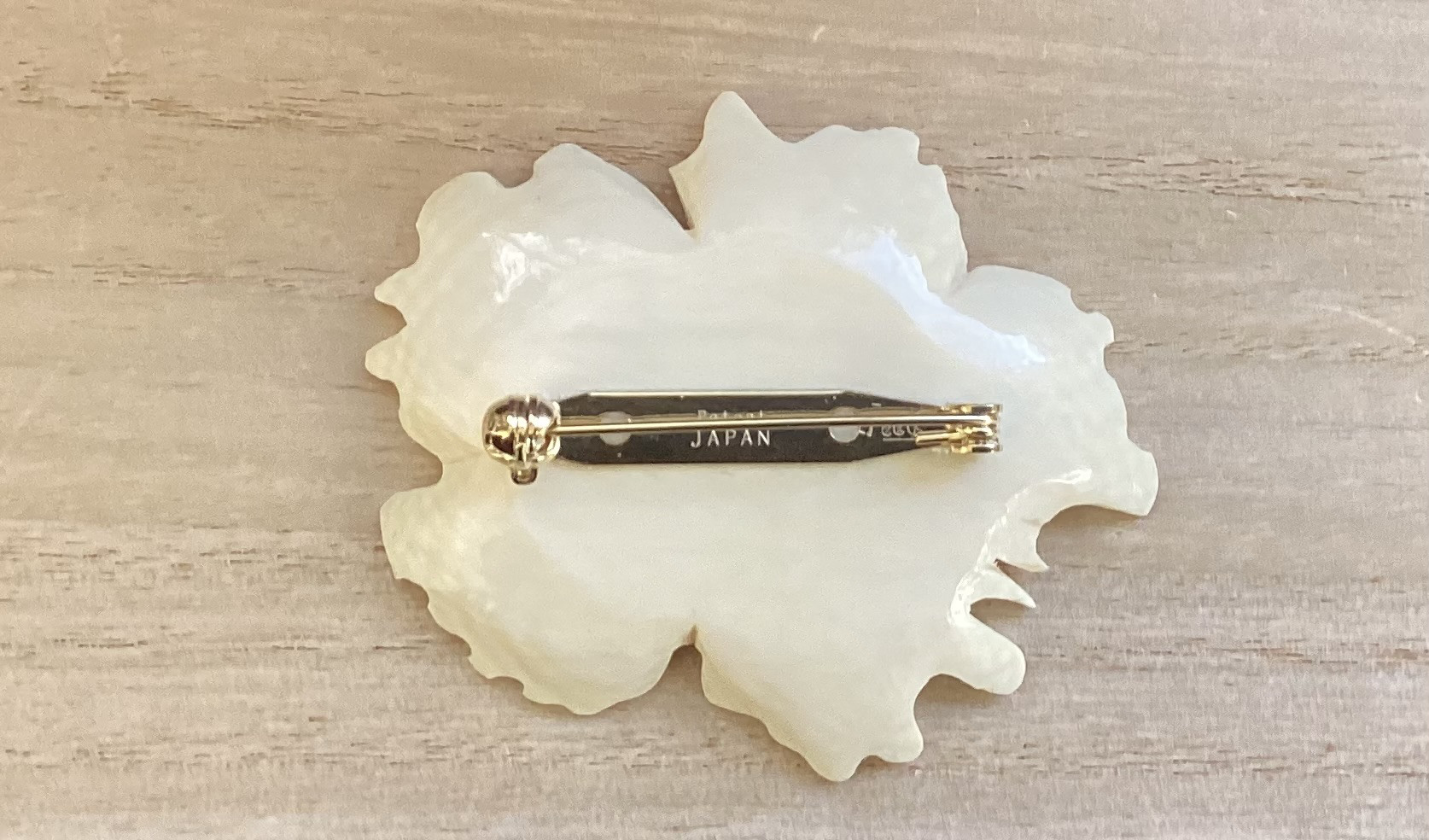 ☆本象牙ブローチ　※AK-13
