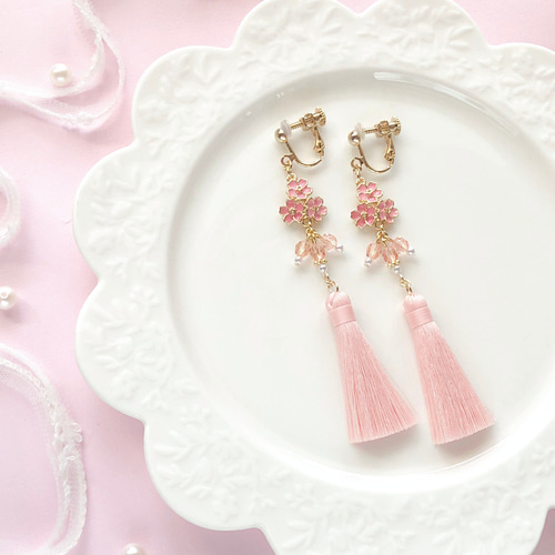 再販】桜のミニタッセル col.八重紅【ピアス/イヤリング】 イヤリング