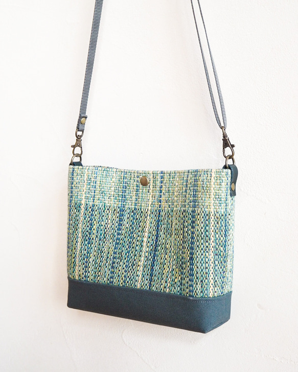 春季彩色粗呢風格手工編織手拿包（藍綠色） 第5張的照片