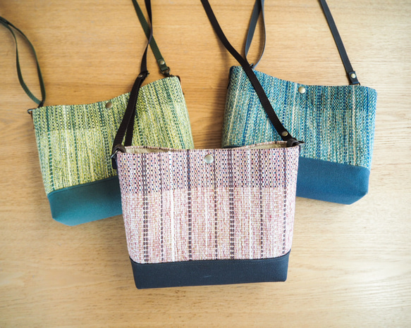 春季彩色粗呢風格手工編織手拿包（藍綠色） 第6張的照片