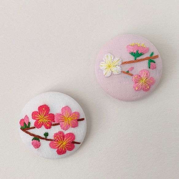 ピンクと白の梅の花刺繍ブローチ　ひな祭り　春 6枚目の画像