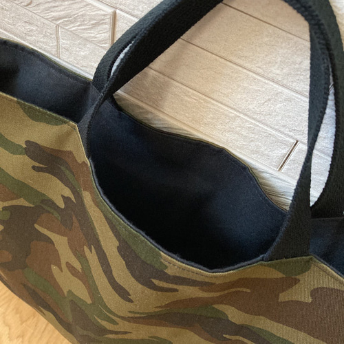 迷彩カモフラ　大きめレッスンバック　ハンドメイド　丈夫な帆布　お道具袋 迷彩カモフラ　大きめレッスンバック　ハンドメイド　丈夫な帆布　お道具袋