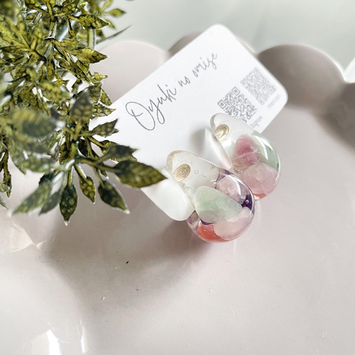 しずく型ミックスさざれ石のピアス レジン天然石ピアス ピアス