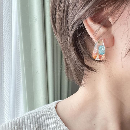 しずく型ミックスさざれ石のピアス レジン天然石ピアス ピアス