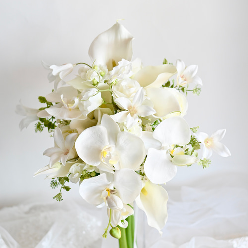 カラーと胡蝶蘭のブーケ ウエディングブーケ ブートニアセット ブーケ  