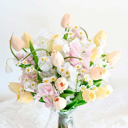 チューリップとスイートピーのブーケ ウエディングブーケ ブートニア