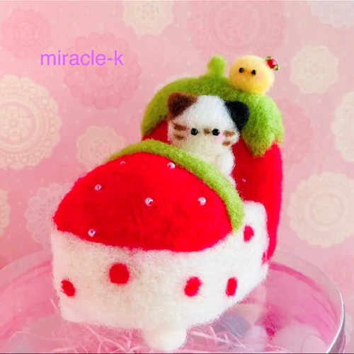 三毛ネコさんといちごのベッド 羊毛フェルト miracle-k 通販 17203026
