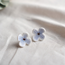 【S+】磁器のお花のピアス 3枚目の画像