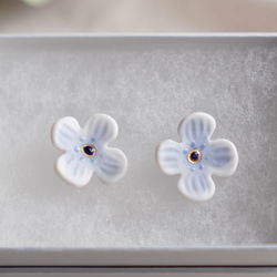 【S+】磁器のお花のピアス 2枚目の画像