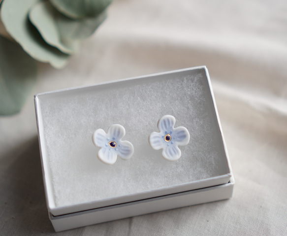 【S+】磁器のお花のピアス 1枚目の画像