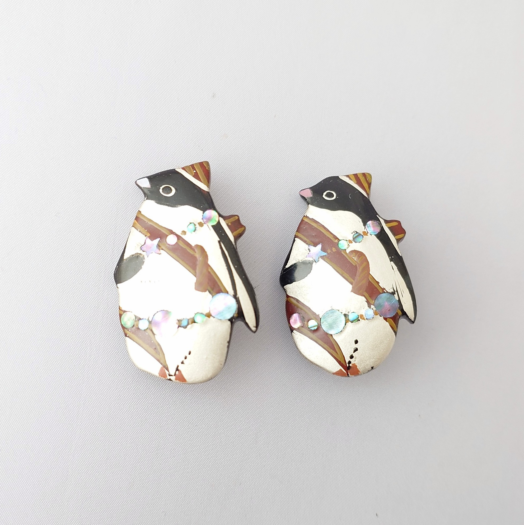 からまりアデリーペンギン 漆ブローチ