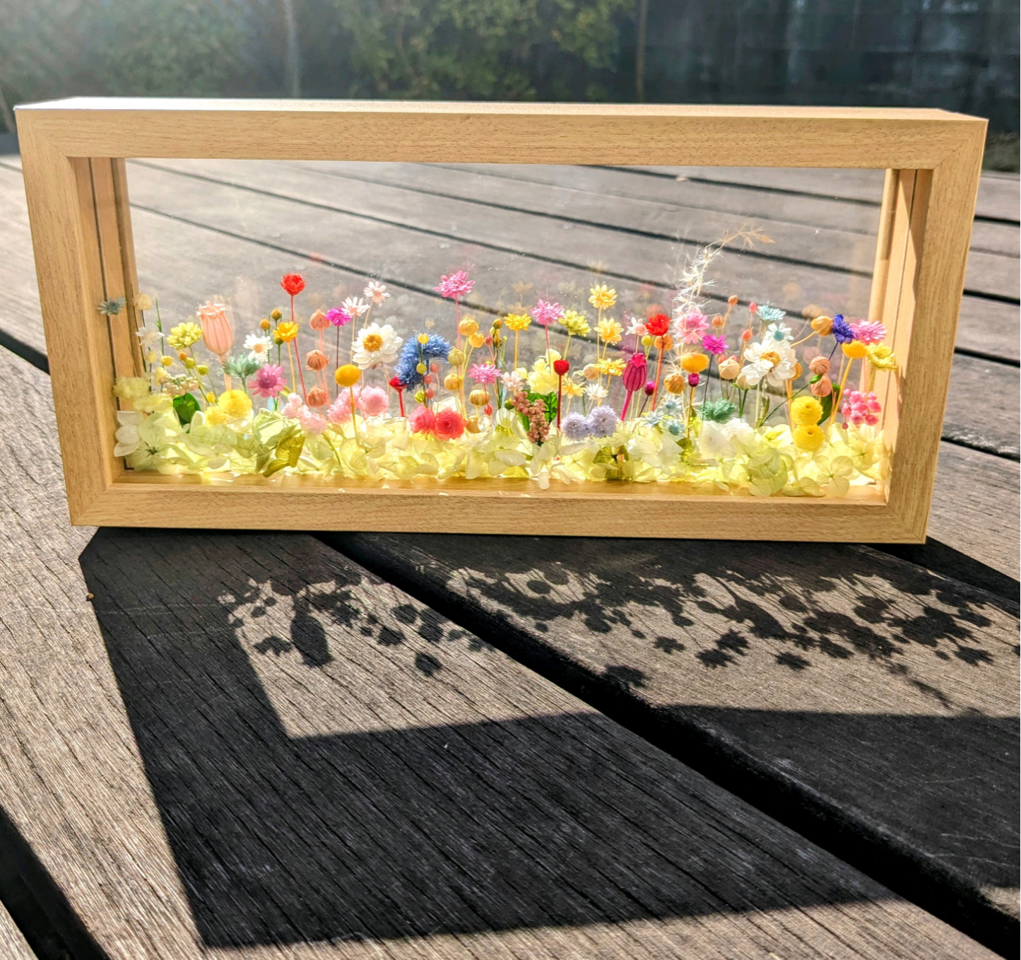 プリザーブドフラワー『お花畑の箱庭』    ガラスフレーム（L） 大切な贈り物　枯れないので人気　花箱　たくさんの小花