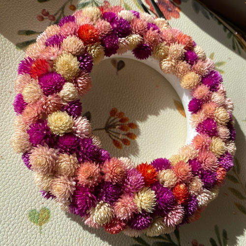 カラフルな千日紅のドライフラワーリース ドライフラワー 七色の花