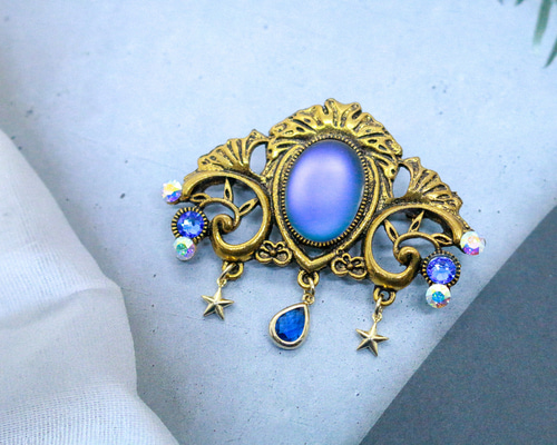 チェコヴィンテージガラスのブローチ ブルーバイオレット ゴールド金具