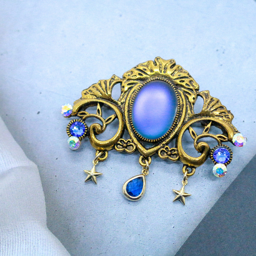 チェコヴィンテージガラスのブローチ ブルーバイオレット ゴールド金具