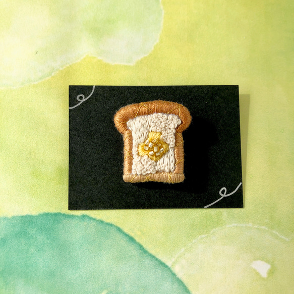 【じゅわっと幸せバタートースト】刺繍とビーズの食パンブローチ 7枚目の画像