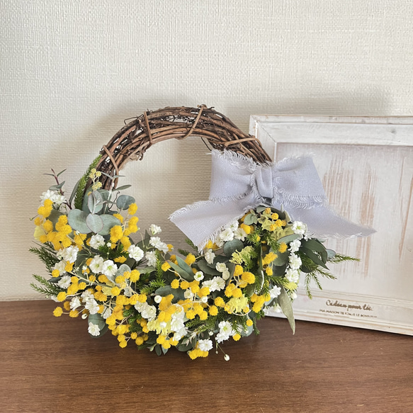 ミモザとかすみ草のハーフリース ~ドライフラワー~ リース ミモザとかすみ草のハーフリース ~ドライフラワー~ リース