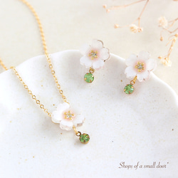 【特集掲載】【2点セット】桜*一粒ピアス/ノンホールピアス＆一粒ネックレスセット　春　花　母の日　ギフト お出かけ 1枚目の画像