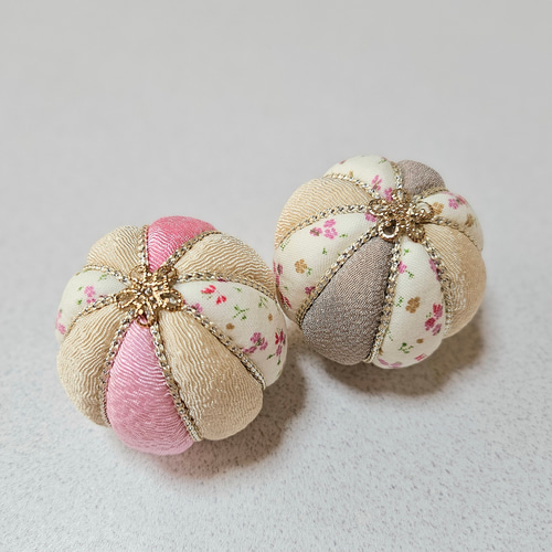 ひな祭り飾り、桃の節句、ハンドメイド、手毬２個付き。 ひな祭り飾り、桃の節句、ハンドメイド、手毬2個付き。