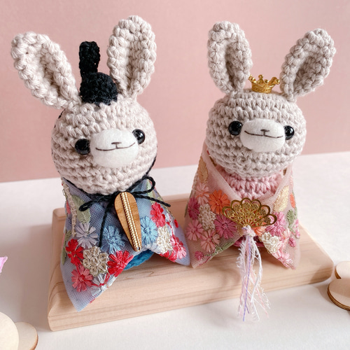 うさぎさんのおひなさまあみぐるみ（小花柄のお着物） お雛様・木製