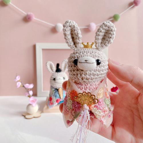 うさぎさんのおひなさまあみぐるみ（小花柄のお着物） お雛様・木製